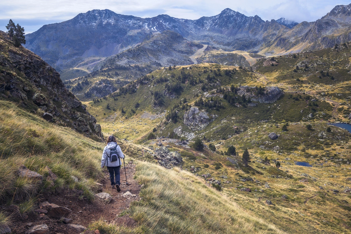 randonneuse dans les Pyrénées